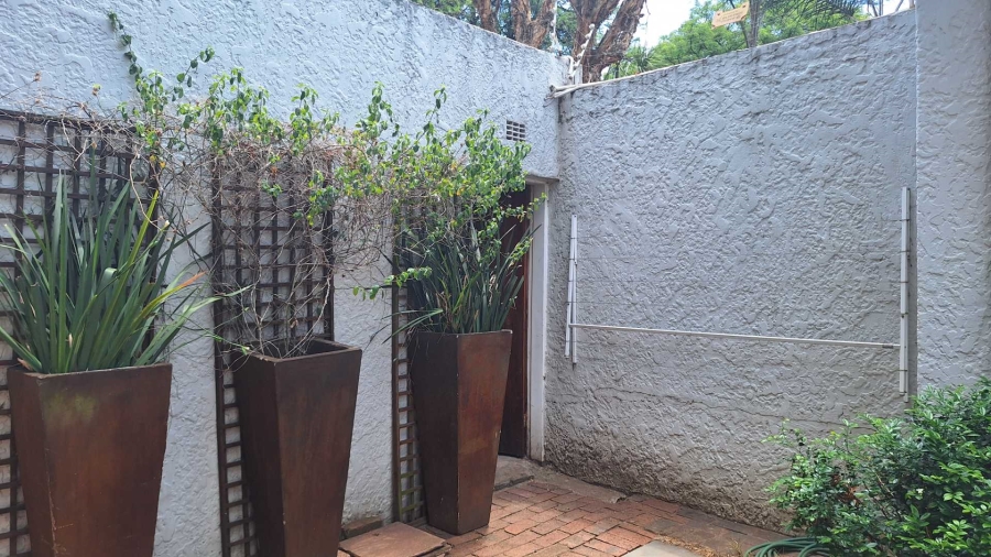 To Let 1 Bedroom Property for Rent in Robindale Gauteng