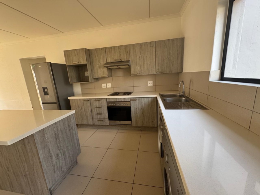 To Let 2 Bedroom Property for Rent in Erand Gardens Gauteng