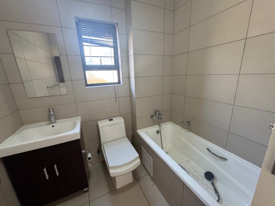 To Let 2 Bedroom Property for Rent in Erand Gardens Gauteng