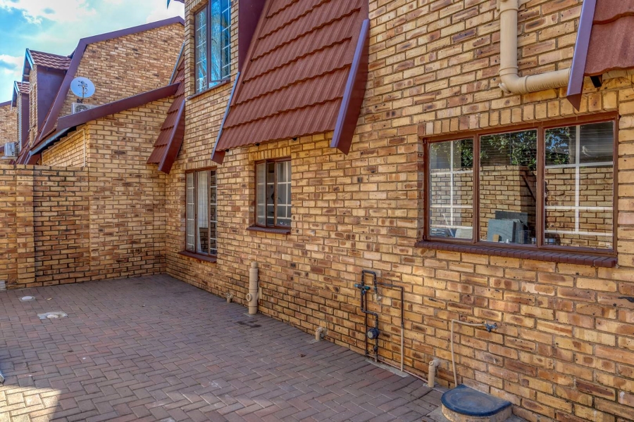 3 Bedroom Property for Sale in Willowbrook Gauteng