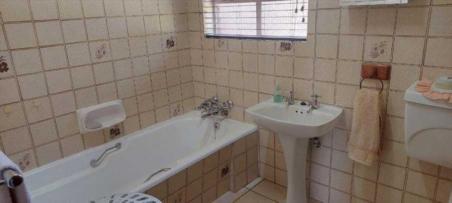 4 Bedroom Property for Sale in Birchleigh North Gauteng