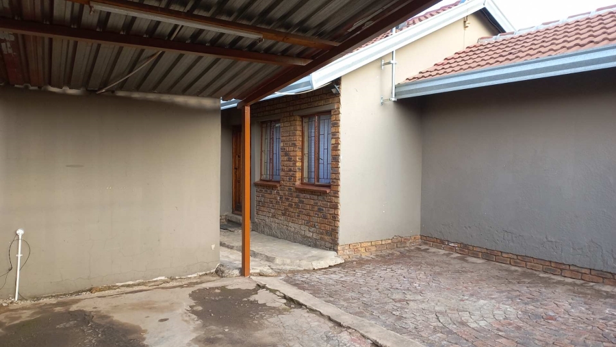 8 Bedroom Property for Sale in Daveyton Gauteng