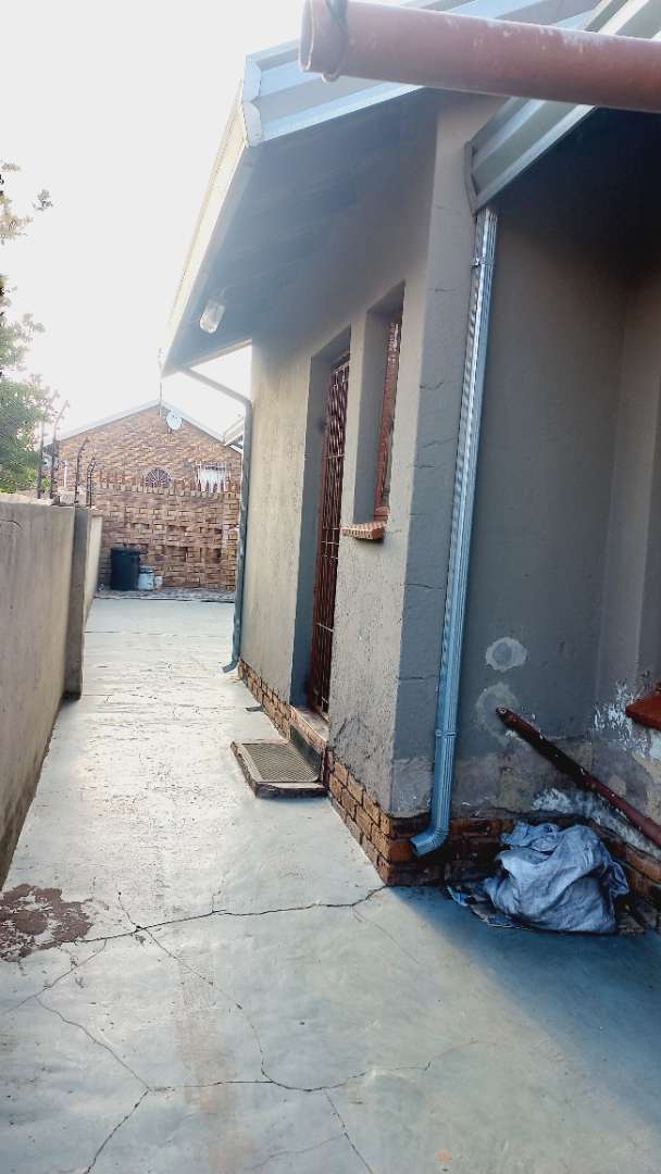 8 Bedroom Property for Sale in Daveyton Gauteng