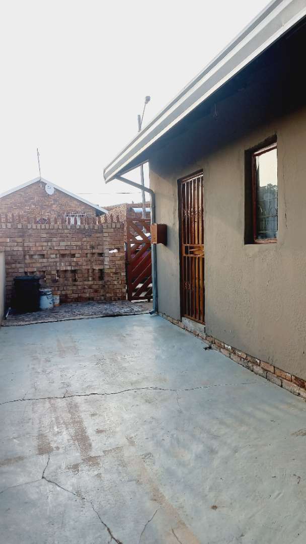 8 Bedroom Property for Sale in Daveyton Gauteng