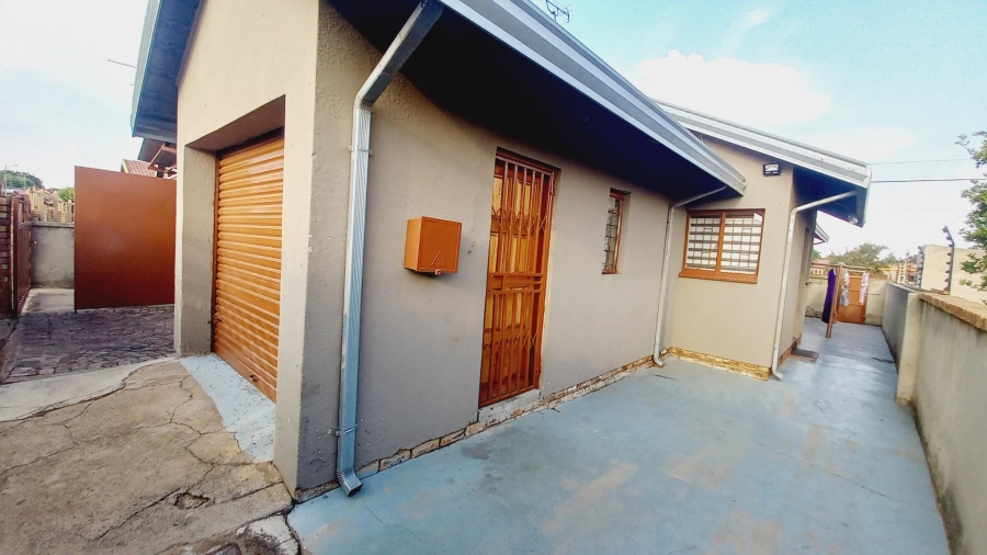 8 Bedroom Property for Sale in Daveyton Gauteng