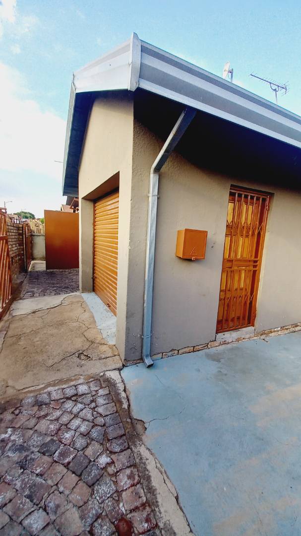 8 Bedroom Property for Sale in Daveyton Gauteng