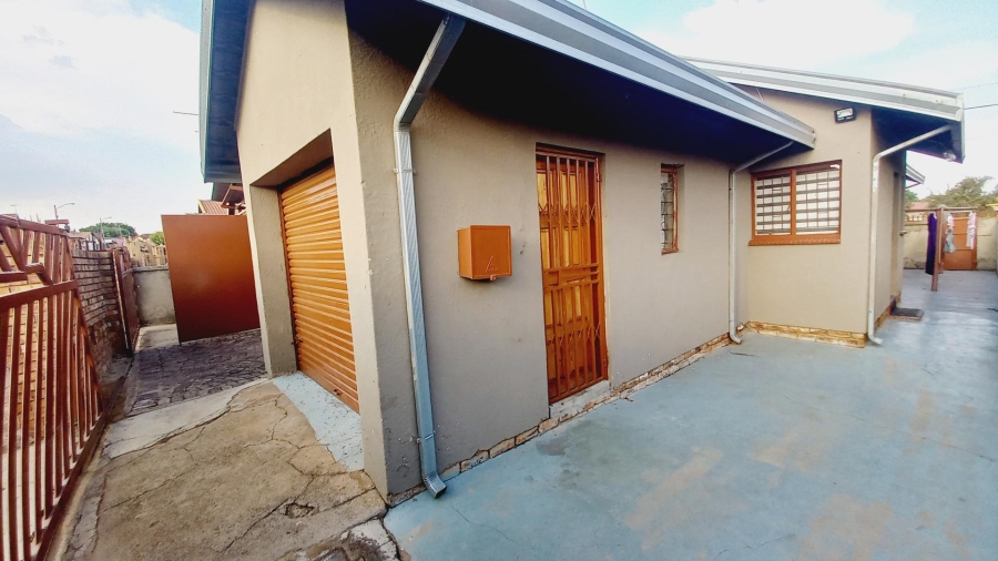 8 Bedroom Property for Sale in Daveyton Gauteng