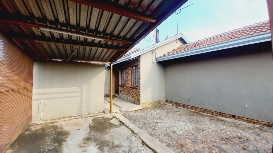 8 Bedroom Property for Sale in Daveyton Gauteng