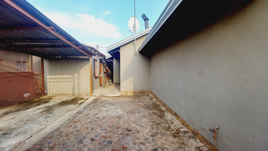 8 Bedroom Property for Sale in Daveyton Gauteng