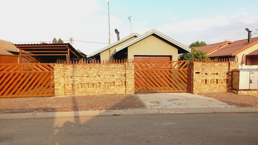 8 Bedroom Property for Sale in Daveyton Gauteng