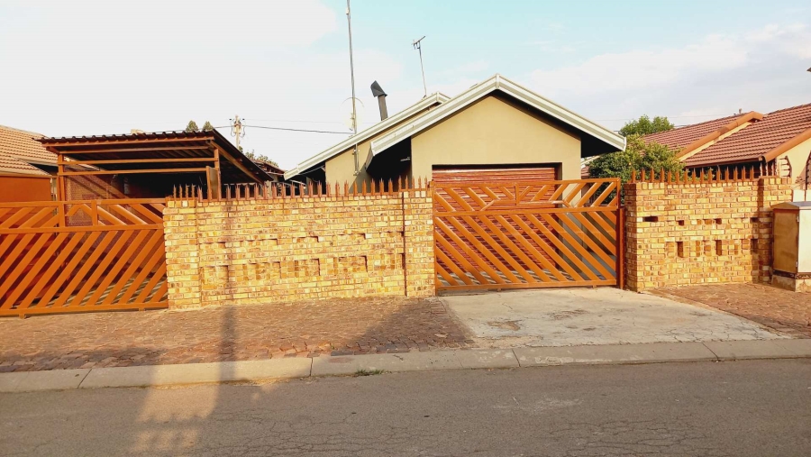 8 Bedroom Property for Sale in Daveyton Gauteng