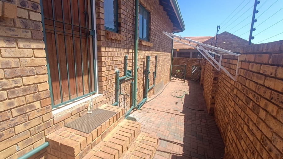 3 Bedroom Property for Sale in Hennopspark Gauteng