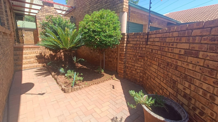 3 Bedroom Property for Sale in Hennopspark Gauteng