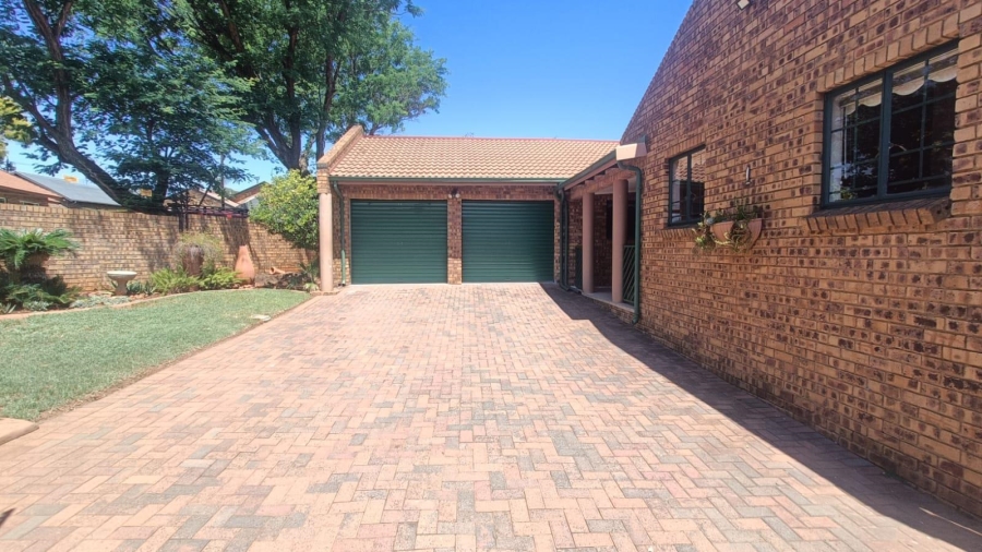 3 Bedroom Property for Sale in Hennopspark Gauteng