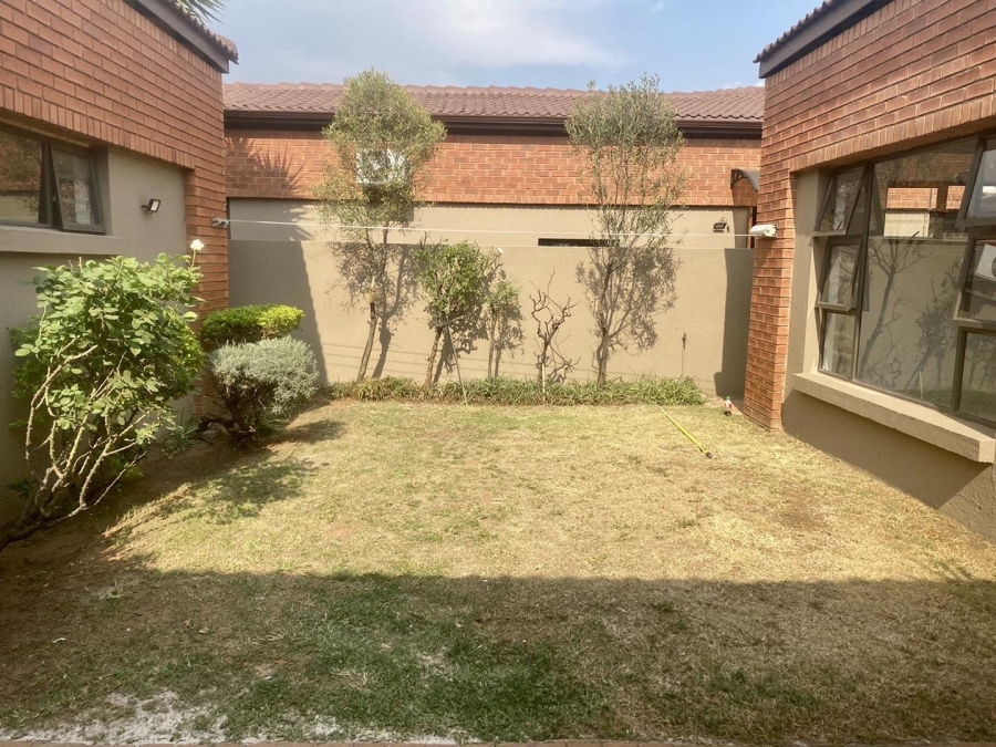 To Let 3 Bedroom Property for Rent in Beyerspark Gauteng