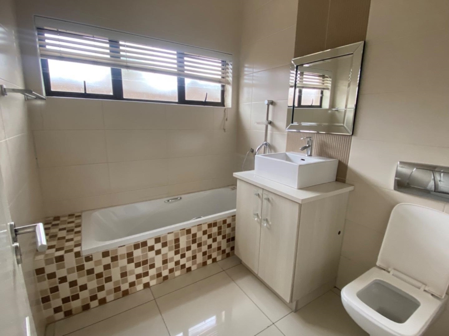 To Let 3 Bedroom Property for Rent in Beyerspark Gauteng