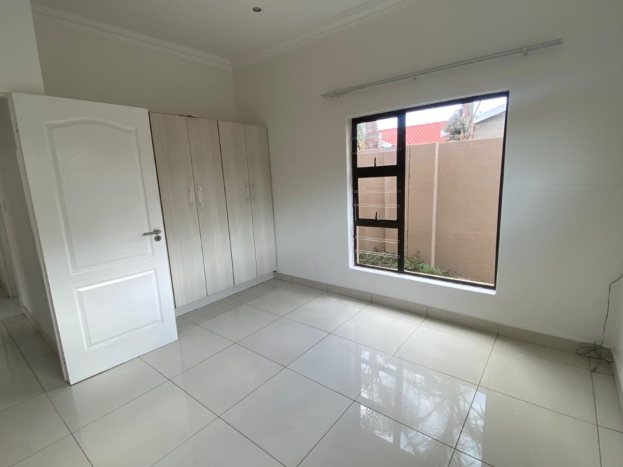 To Let 3 Bedroom Property for Rent in Beyerspark Gauteng