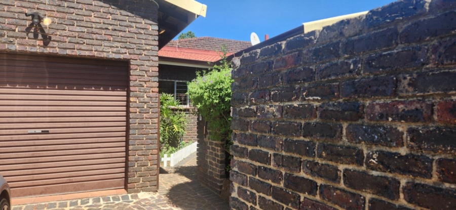 3 Bedroom Property for Sale in Brackenhurst Gauteng