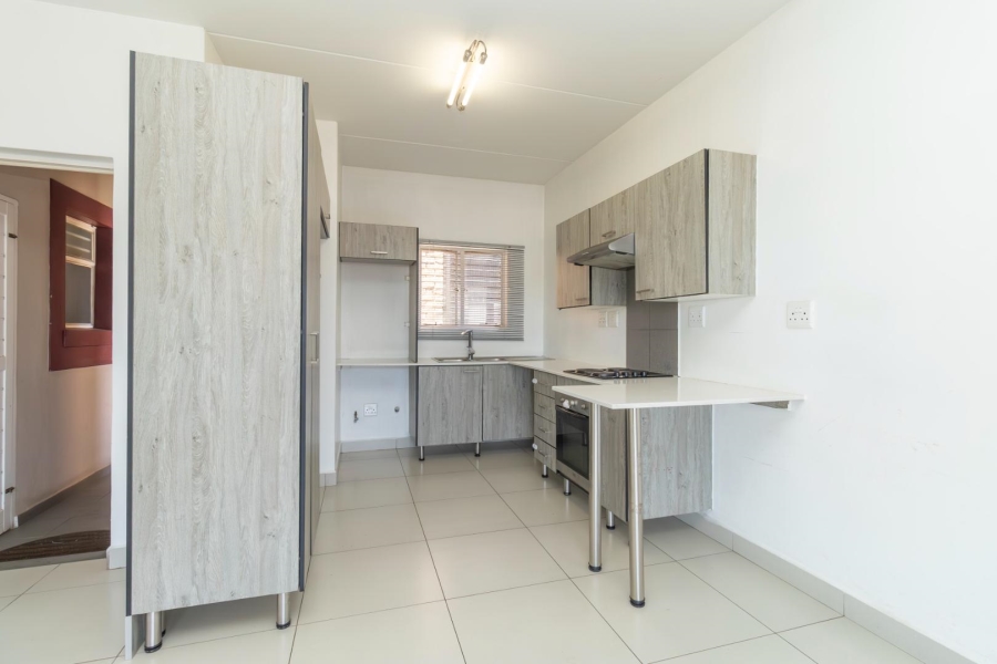 To Let 2 Bedroom Property for Rent in Magaliessig Gauteng