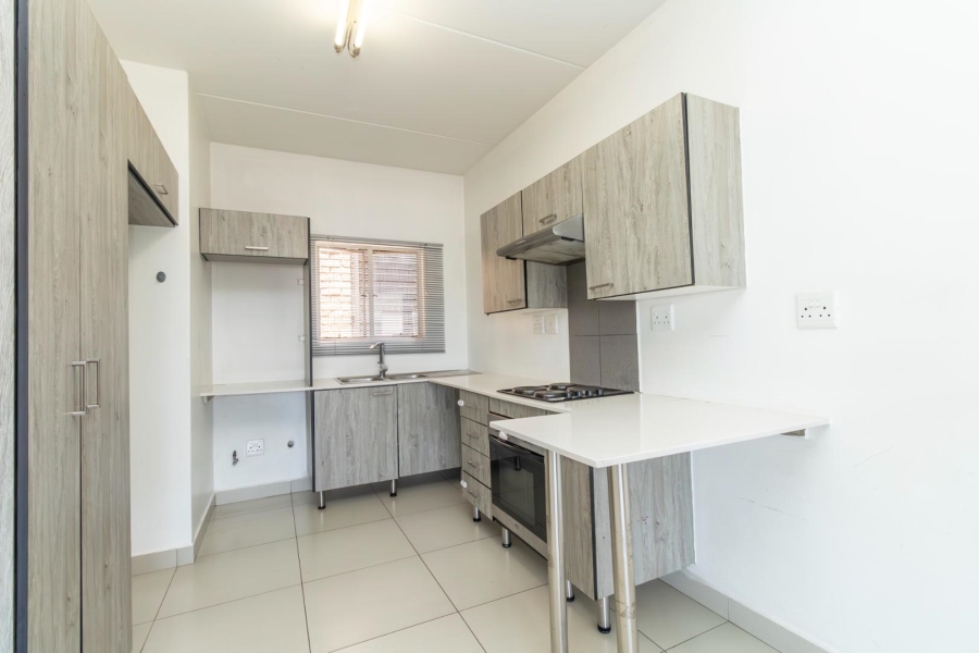 To Let 2 Bedroom Property for Rent in Magaliessig Gauteng