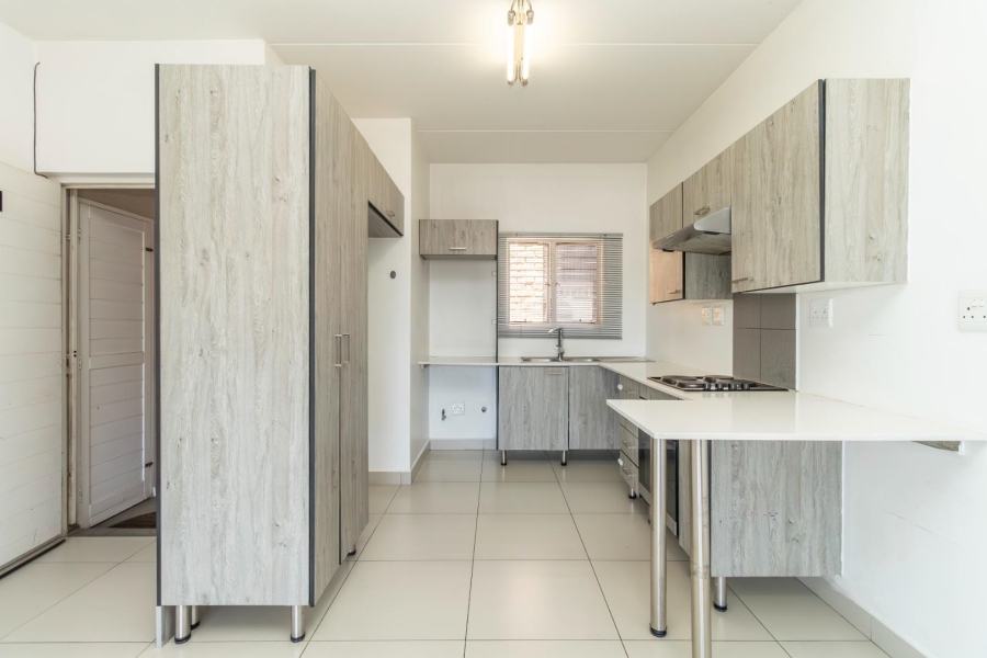 To Let 2 Bedroom Property for Rent in Magaliessig Gauteng