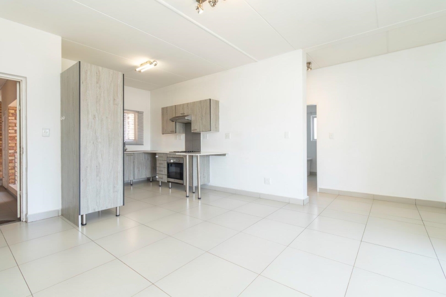 To Let 2 Bedroom Property for Rent in Magaliessig Gauteng