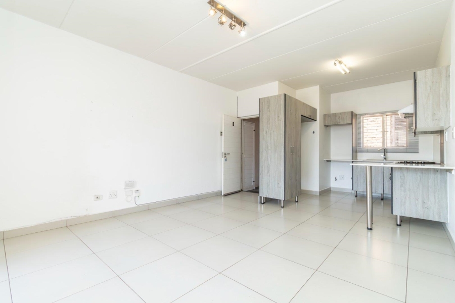 To Let 2 Bedroom Property for Rent in Magaliessig Gauteng