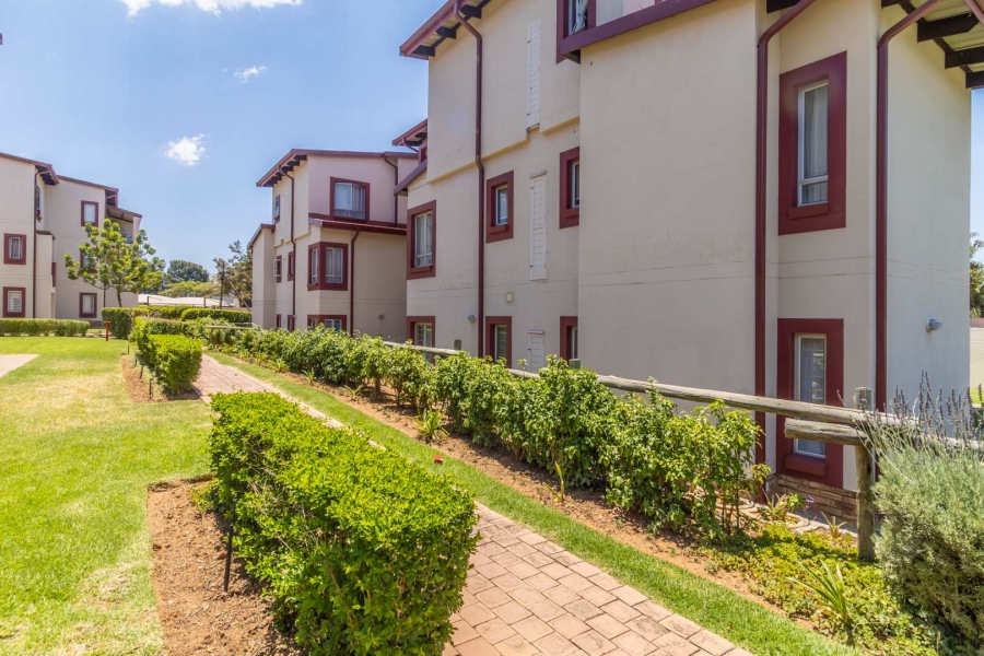 To Let 2 Bedroom Property for Rent in Magaliessig Gauteng