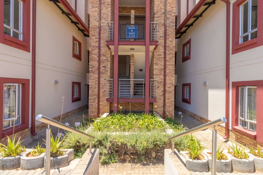 To Let 2 Bedroom Property for Rent in Magaliessig Gauteng