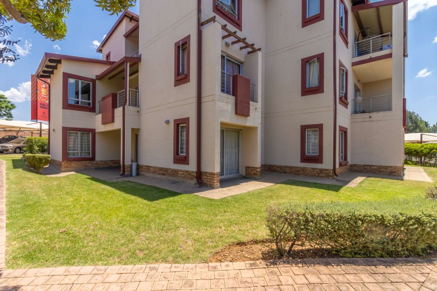 To Let 2 Bedroom Property for Rent in Magaliessig Gauteng