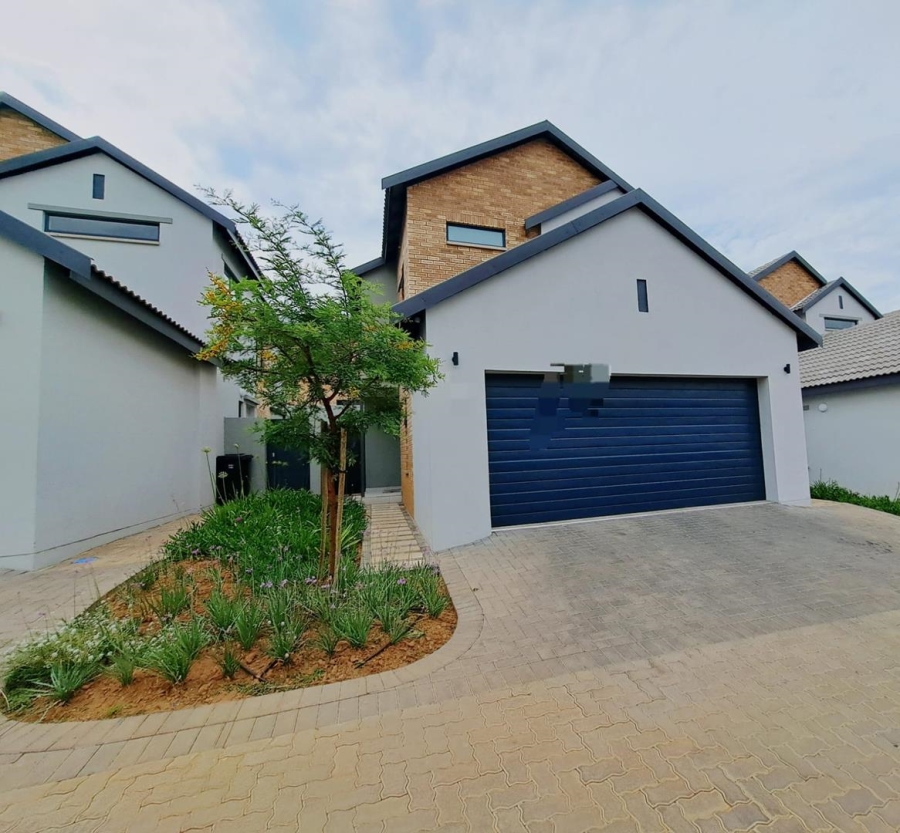 To Let 4 Bedroom Property for Rent in Broadacres Gauteng