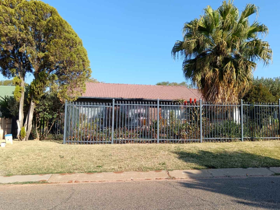 3 Bedroom Property for Sale in Dorandia Ext 7 Gauteng