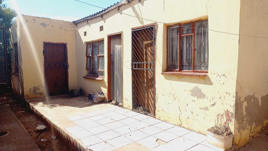 5 Bedroom Property for Sale in Drieziek Gauteng