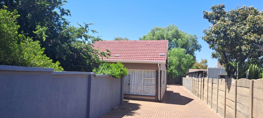 3 Bedroom Property for Sale in Brackenhurst Gauteng