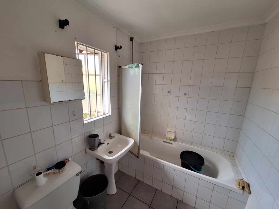 To Let 1 Bedroom Property for Rent in Radiokop Gauteng