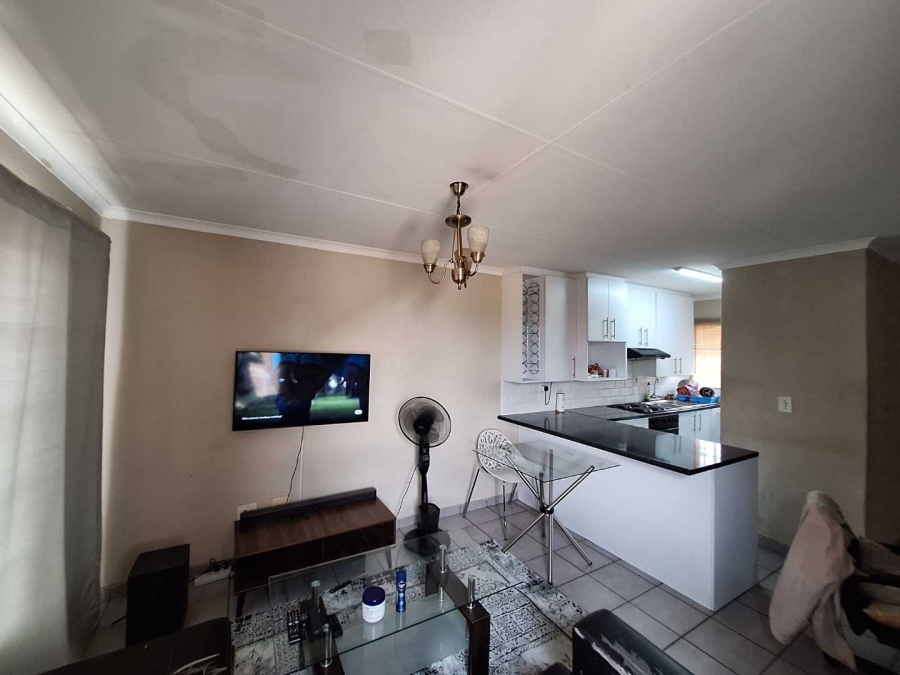 To Let 1 Bedroom Property for Rent in Radiokop Gauteng