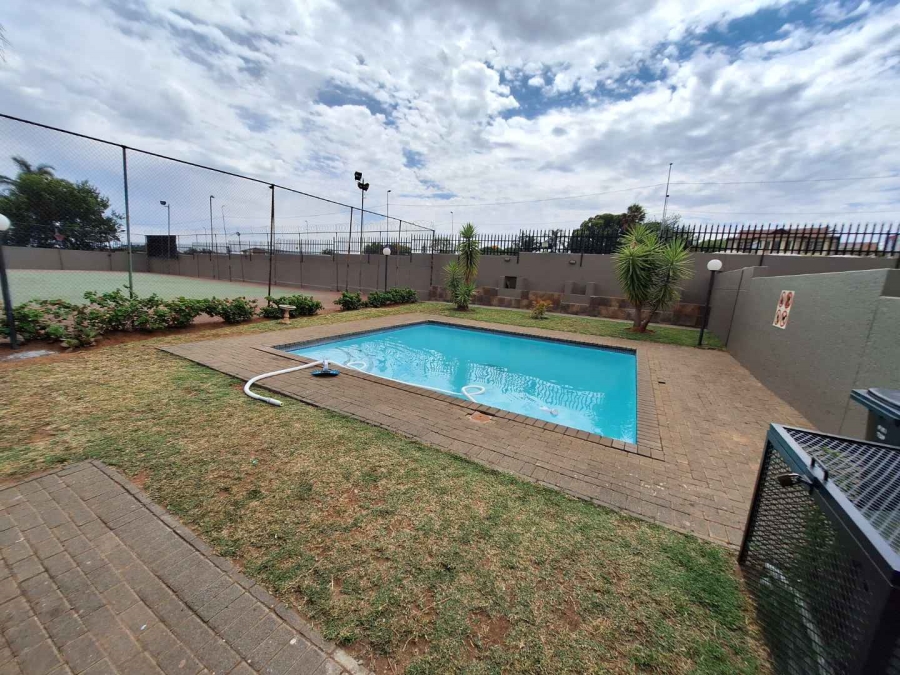 To Let 1 Bedroom Property for Rent in Radiokop Gauteng