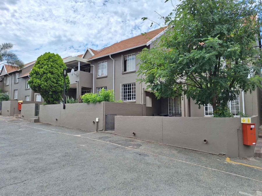 To Let 1 Bedroom Property for Rent in Radiokop Gauteng