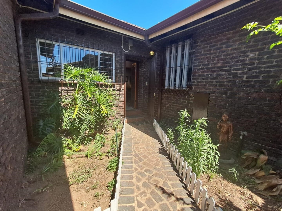 3 Bedroom Property for Sale in Brackenhurst Gauteng