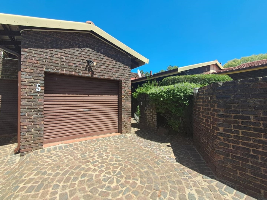 3 Bedroom Property for Sale in Brackenhurst Gauteng