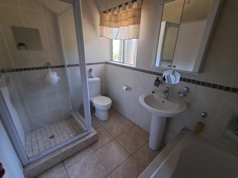 3 Bedroom Property for Sale in Brackenhurst Gauteng