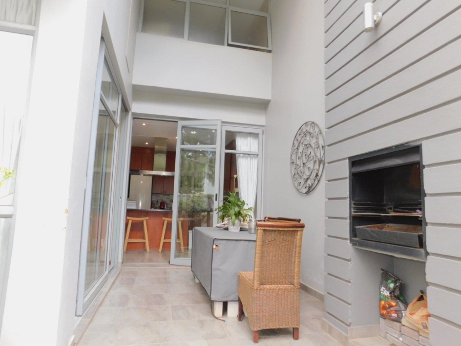 To Let 2 Bedroom Property for Rent in Bryanston Gauteng