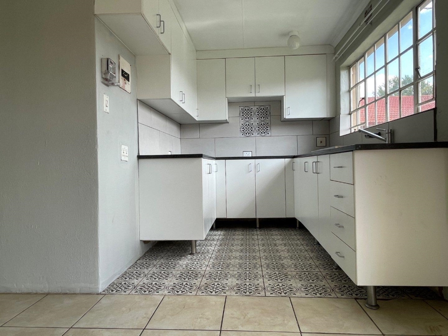 To Let 2 Bedroom Property for Rent in Klippoortje Gauteng