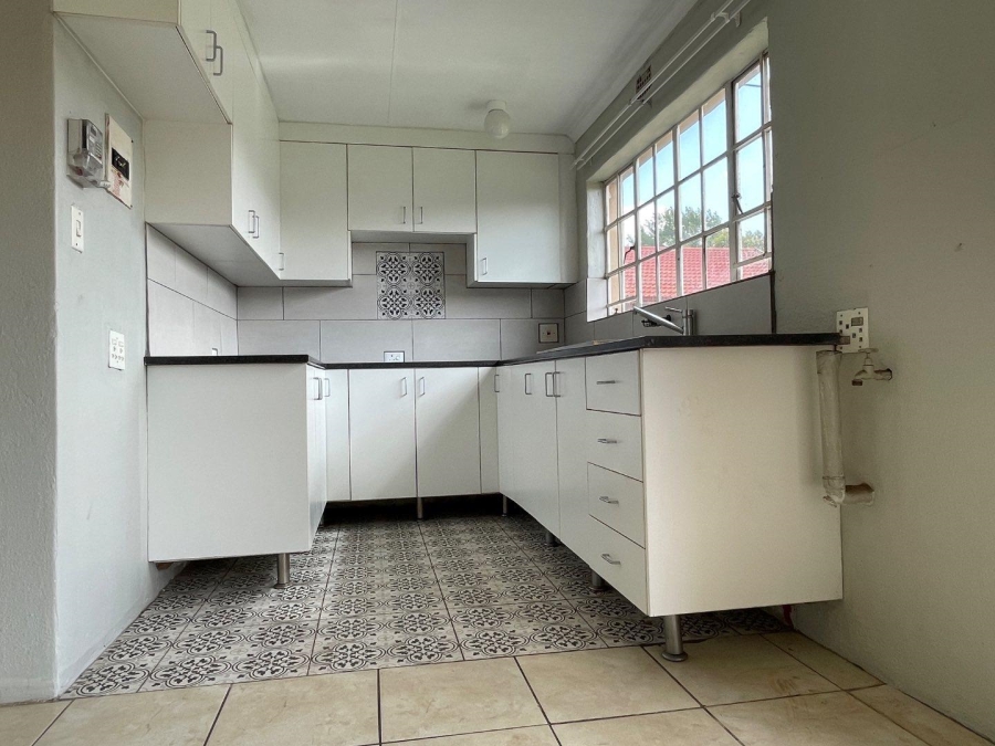 To Let 2 Bedroom Property for Rent in Klippoortje Gauteng