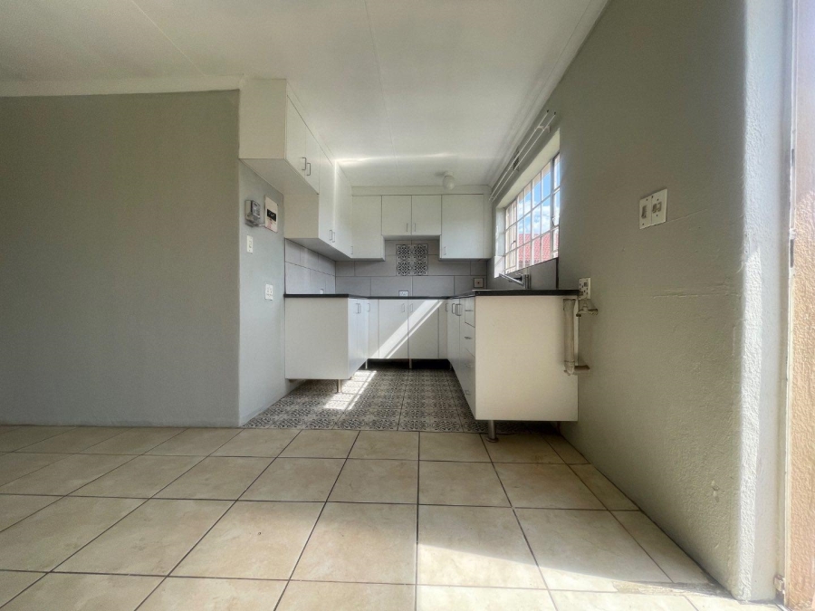 To Let 2 Bedroom Property for Rent in Klippoortje Gauteng