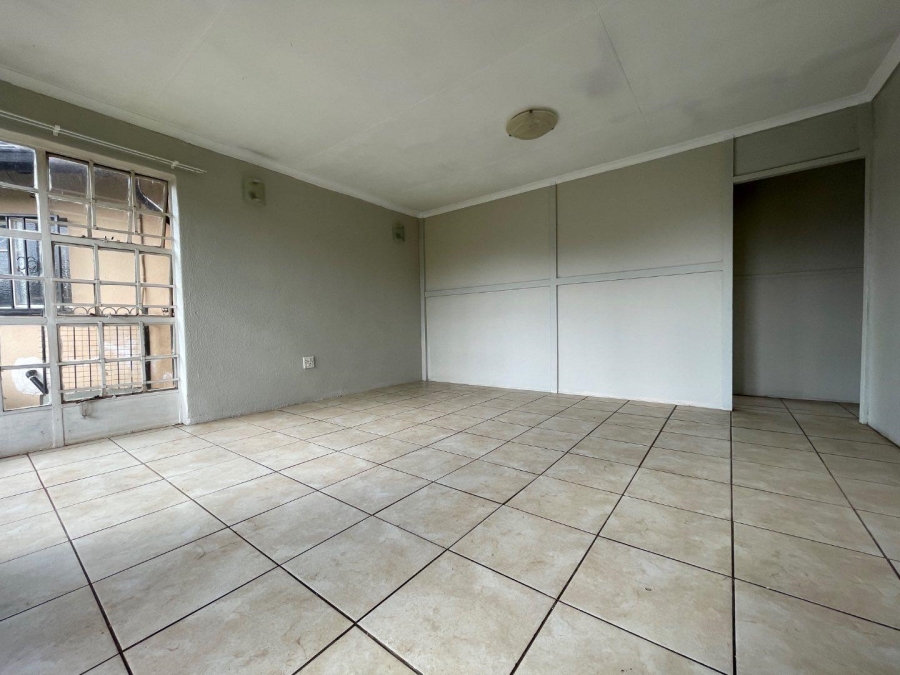 To Let 2 Bedroom Property for Rent in Klippoortje Gauteng