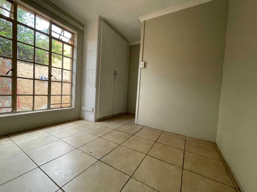 To Let 2 Bedroom Property for Rent in Klippoortje Gauteng