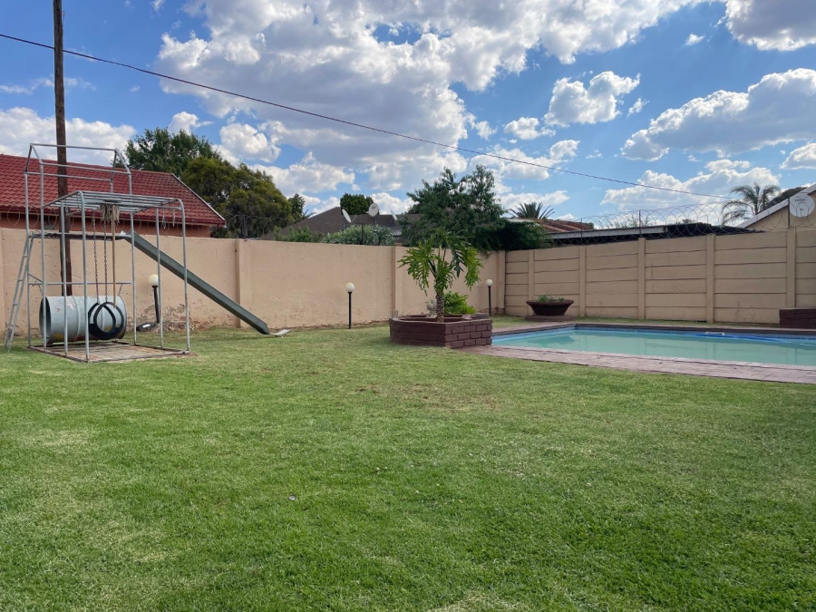 To Let 2 Bedroom Property for Rent in Klippoortje Gauteng