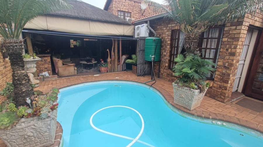 3 Bedroom Property for Sale in Clubview Gauteng