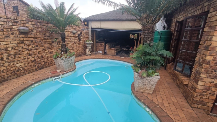 3 Bedroom Property for Sale in Clubview Gauteng